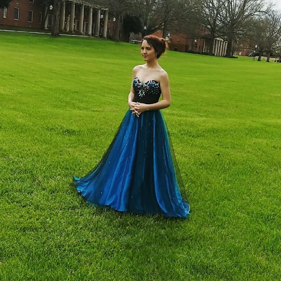 Prom/ Military Ball Dress - Picture 2 of 3